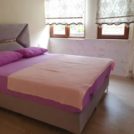 Grand1 Guests House 트라존