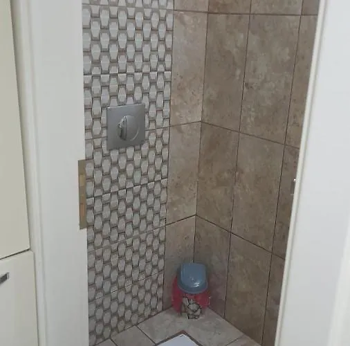 Grand1 Guests House 펜션 트라존